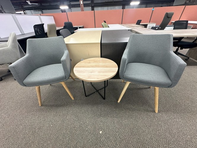 Photo of Round Source 24'' table, vue 1, available at Oburo in Montreal