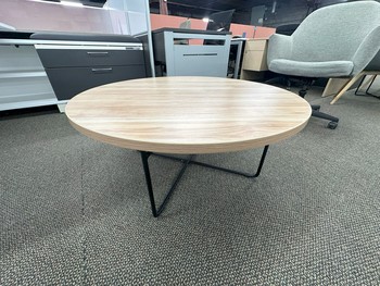Photo of Low 36 inches round table by Source, vue 1, available at Oburo in Montreal