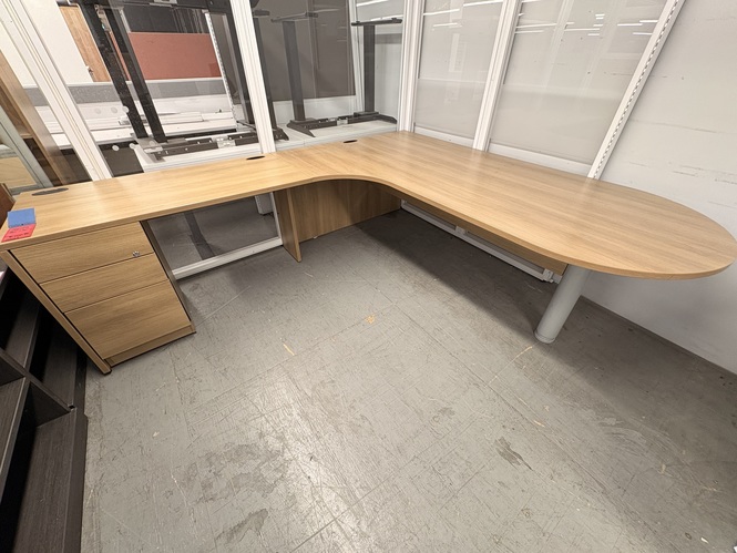Photo de Bureau en L coin arrondi, vue 1, disponible chez Oburo à Montréal