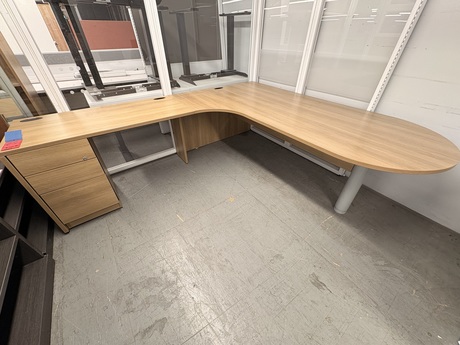 Photo of Logiflex L shape desk, vue 1, available at Oburo in Montreal