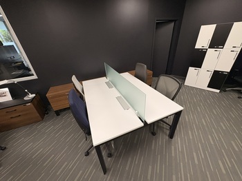 Photo of the-4-person-workstation-by-global gallery image 2. Bridges 2. Details at Oburo, your expert in office, medical clinic and classroom furniture in Montreal.