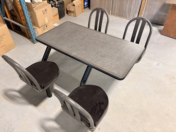 Photo de table-de-cafeteria-avec-chaise-fixe image de galerie 1. Image 2. Tous les détails chez Oburo, expert en mobilier de bureau pour la clinique ou la salle de classe à Montréal.