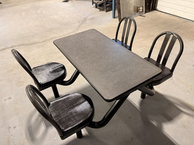 Photo of Fix chair cafeteria tables, vue 2, available at Oburo in Montreal