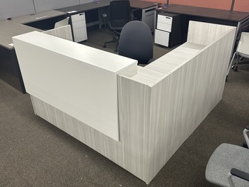 Photo de Bureau d'accueil Classic avec retour de Source, vue 1, disponible chez Oburo à Montréal