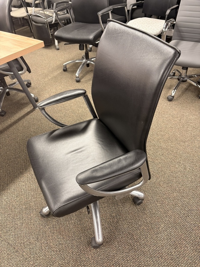 Photo of Allseating chairs, vue 1, available at Oburo in Montreal
