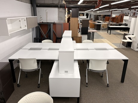 Photo de poste-de-travail-pour-4 image de galerie 1. Poste de travail pour 4. Tous les détails chez Oburo, expert en mobilier de bureau pour la clinique ou la salle de classe à Montréal.