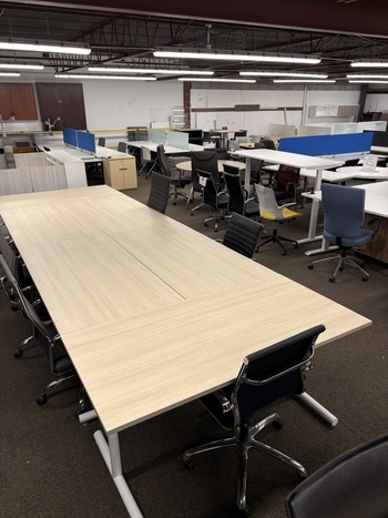 Photo de Table de conférence modulable, vue 1, disponible chez Oburo à Montréal