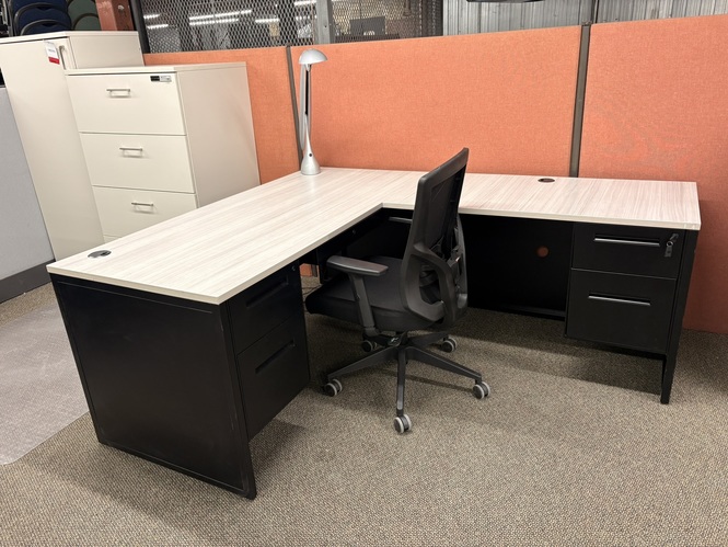 Photo de Bureau en L, vue 1, disponible chez Oburo à Montréal
