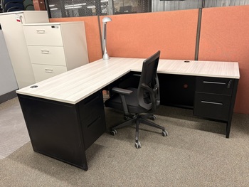 Photo of L  shape desk, vue 1, available at Oburo in Montreal