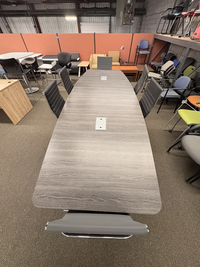 Photo of MBHP Conf Table, vue 1, available at Oburo in Montreal