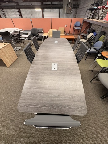 Photo of MBHP Conf Table, vue 1, available at Oburo in Montreal