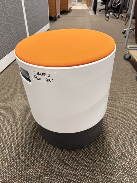 Photo de Pouf Steelcase, vue 1, disponible chez Oburo à Montréal