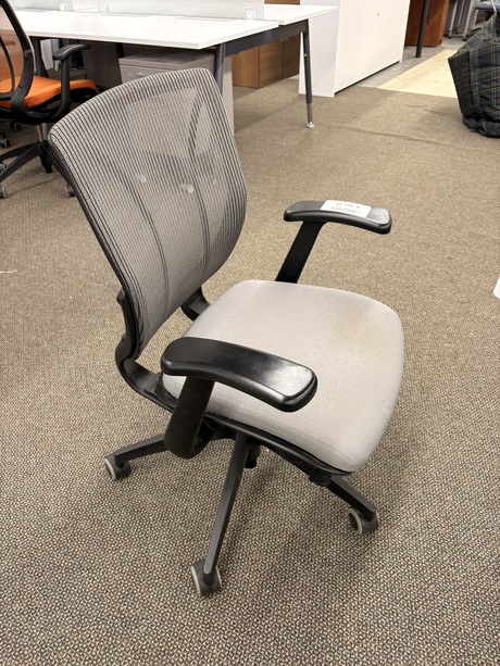 Photo of Steelcase Chairs, vue 1, available at Oburo in Montreal