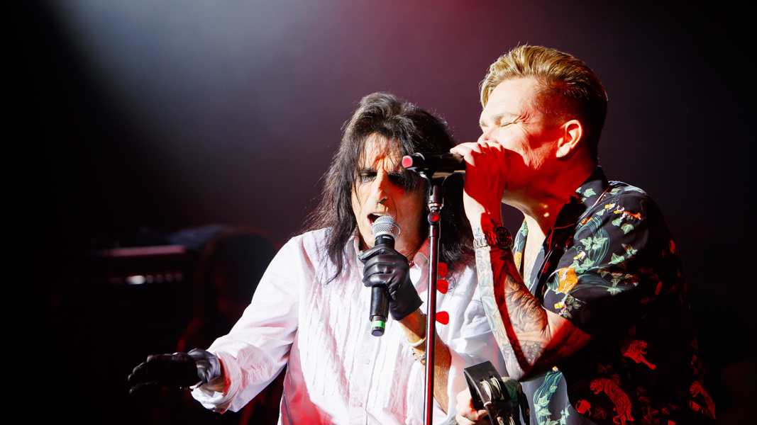 Alice Coopers Christmas Pudding 2022 Alice Cooper's Christmas Pudding Came Back As A Wild Ride Full Of  Unexpected Highlights