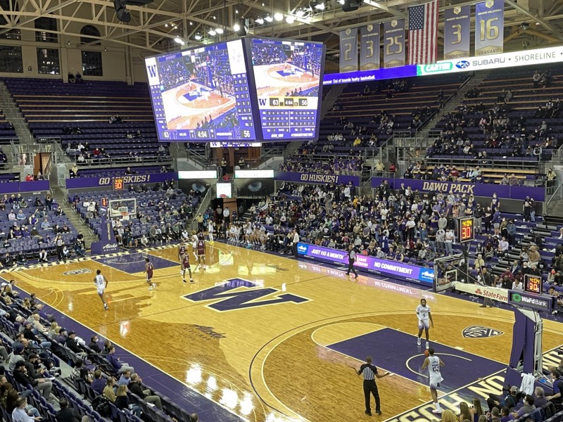 Uw Basketball Team Comes Out Flat, Doesn't Win Against Winthrop