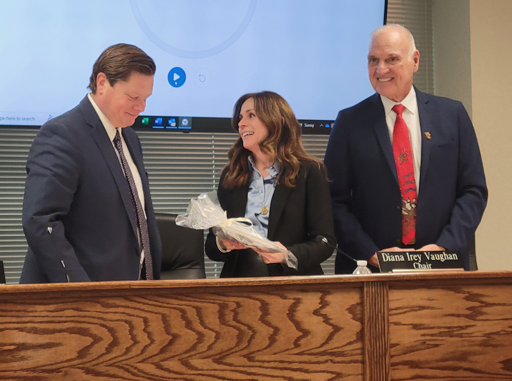 Washington County bids farewell to longtime Commissioner Irey Vaughan - Vimarsana News