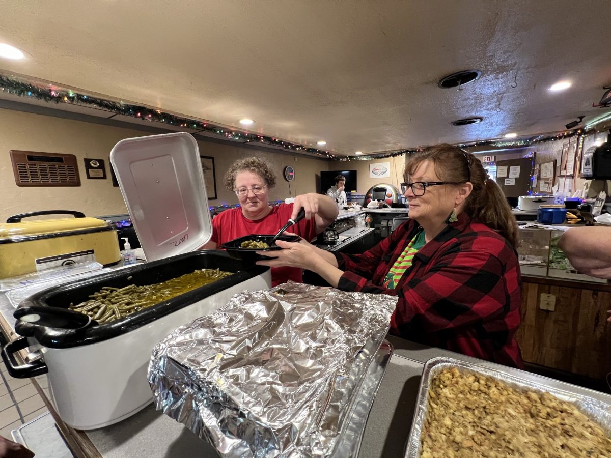 Holiday kindness: Waynesburg Eagles host Christmas Day dinner - Vimarsana News