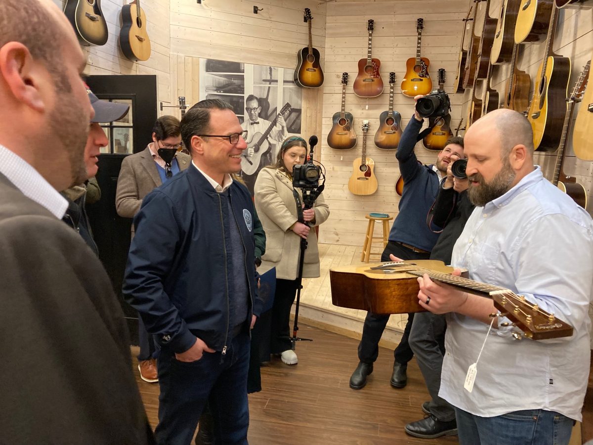 Governor visits Mt. Lebanon music store to talk up Main Street plan - Vimarsana News