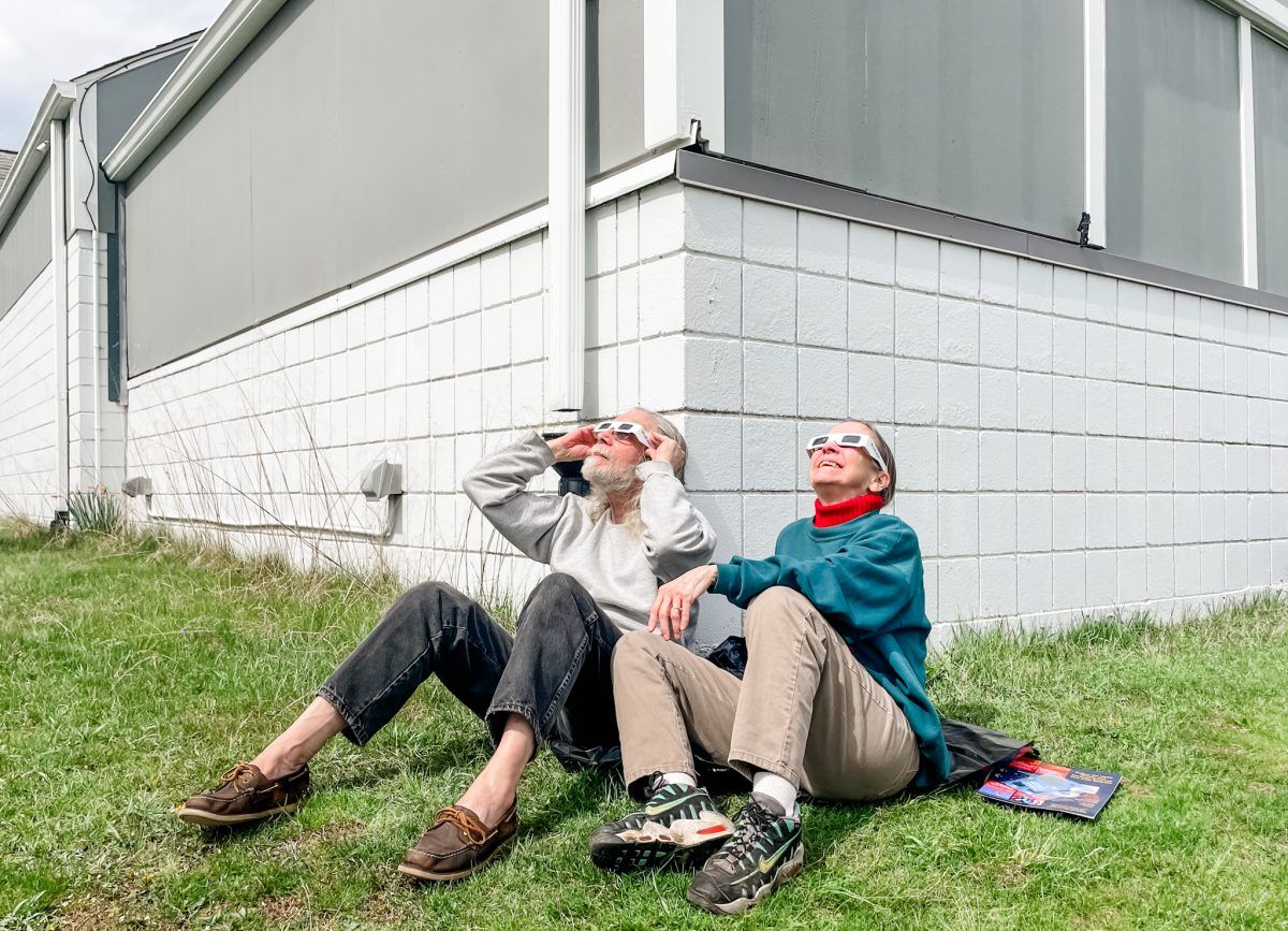 Celestial sight: Hundreds turn out at Mingo Park Observatory for eclipse; watch parties held throughout region - Vimarsana News