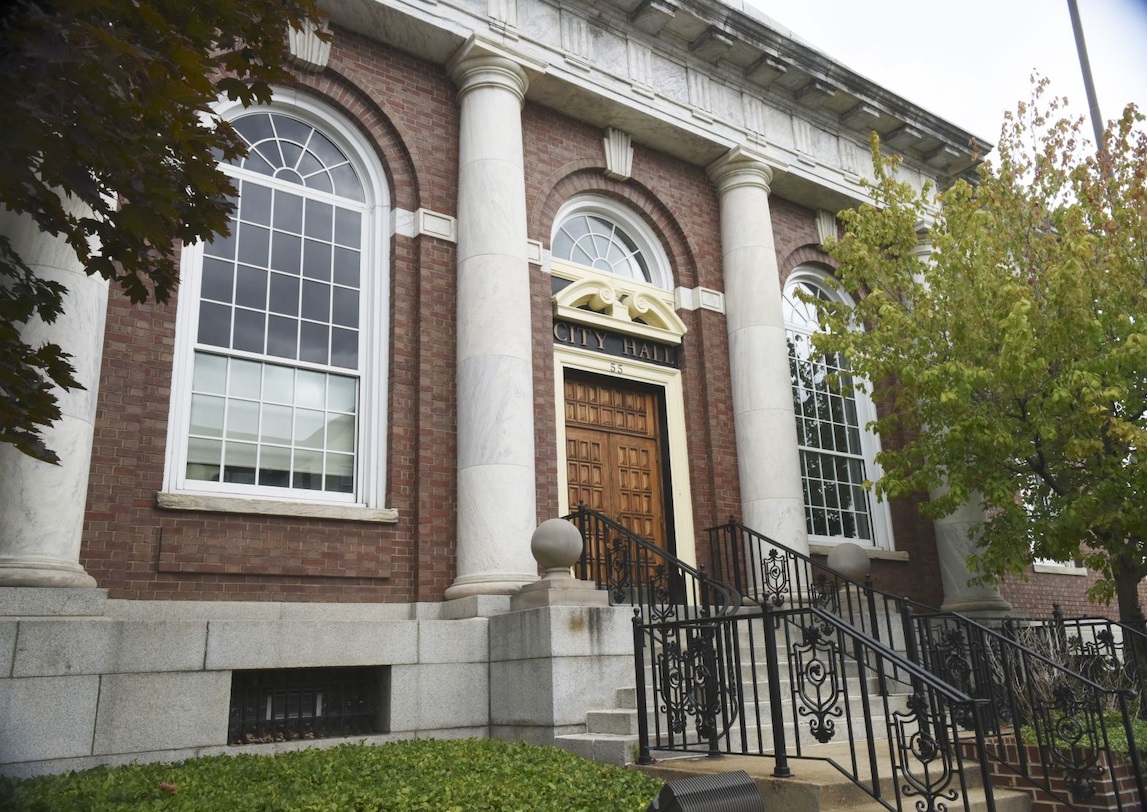 Washington council suspends two police officers