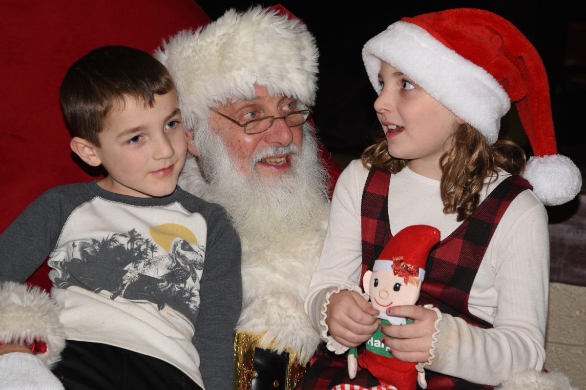 Santa Claus pays a visit to Bethel Park - Vimarsana News