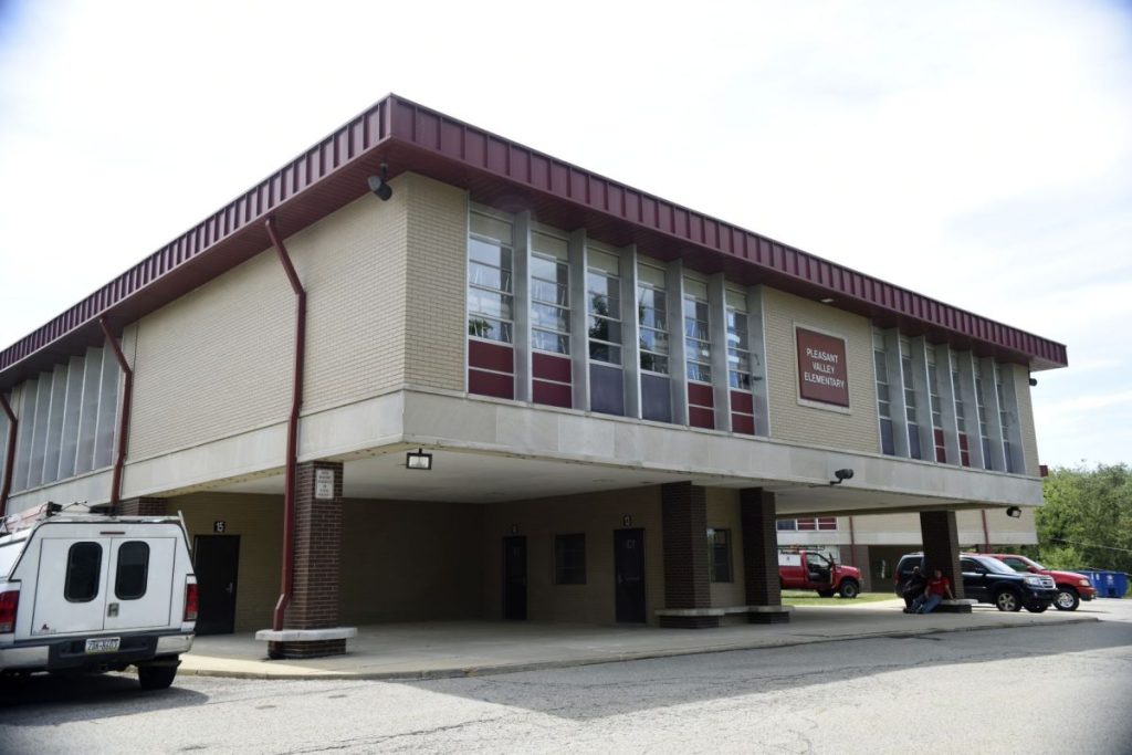 Peters elementary teacher accused of public drunkenness in class