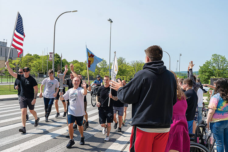 Torch run passes through area | News, Sports, Jobs - Vimarsana News