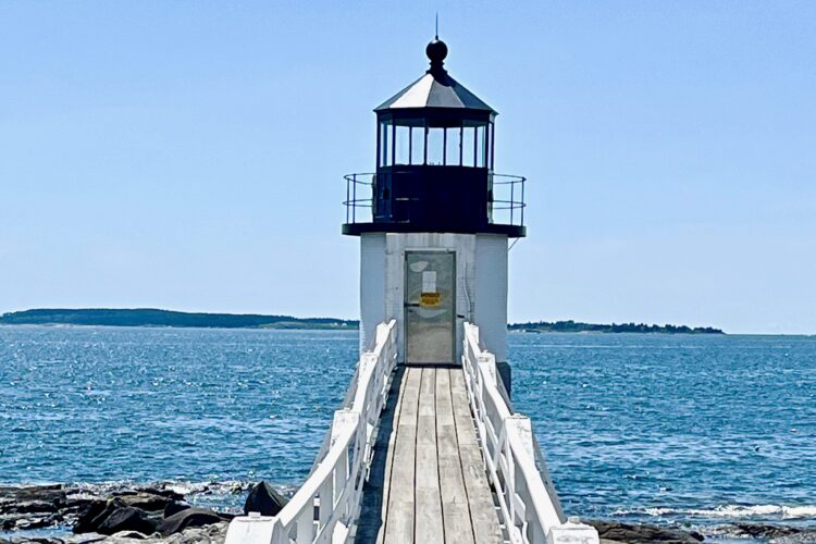 Lighthouse from 'Forest Gump' goes dark | News, Sports, Jobs - Vimarsana News