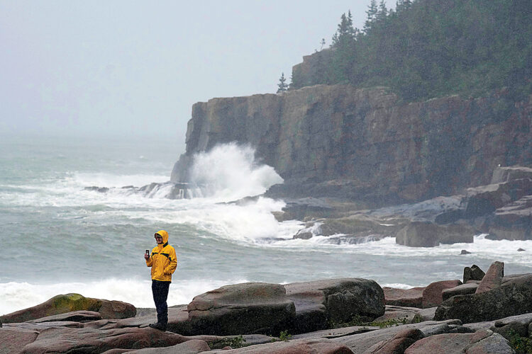 Lee brings high winds, downpours | News, Sports, Jobs - Vimarsana News