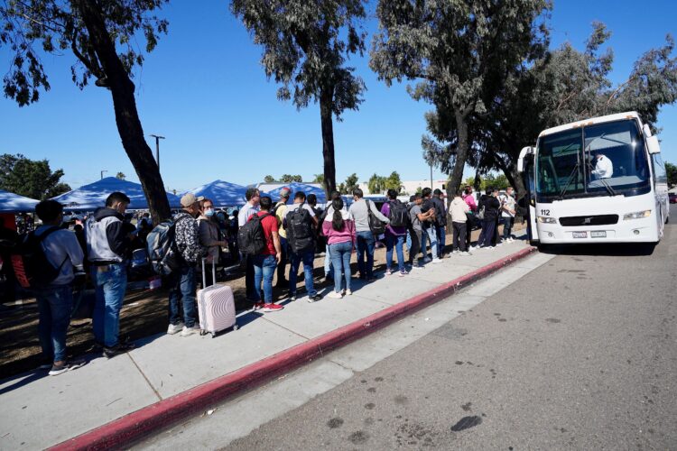 Border Patrol released migrants on city streets | News, Sports, Jobs - Vimarsana News