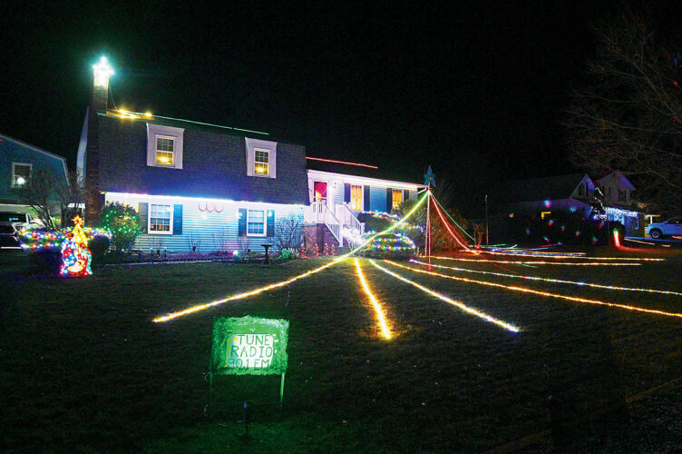 Sharing the light: Bellwood community engages in a little friendly decorating competition | News, Sports, Jobs - Vimarsana News