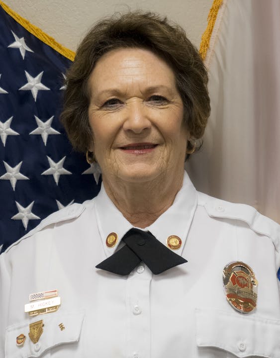 Sanibel fire commission bids farewell to administrator | News, Sports, Jobs - SANIBEL-CAPTIVA - Vimarsana News