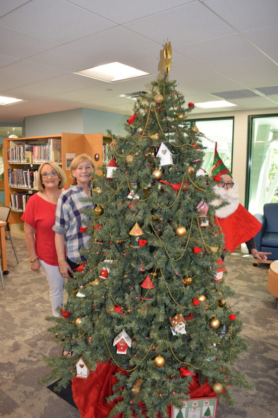 Club donates, decorates tree for Sanibel library | News, Sports, Jobs - SANIBEL-CAPTIVA - Island Reporter, Islander and Current - Vimarsana News