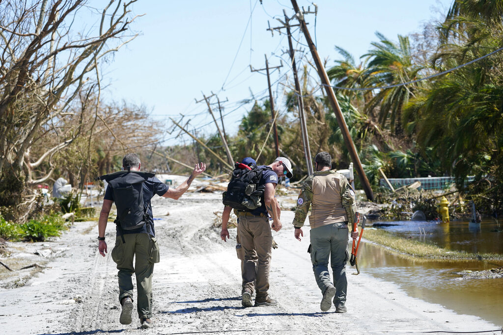 PHOTO GALLERY: By boat and jet ski, volunteers assist in Ian rescue efforts | News, Sports, Jobs - SANIBEL-CAPTIVA - Vimarsana News