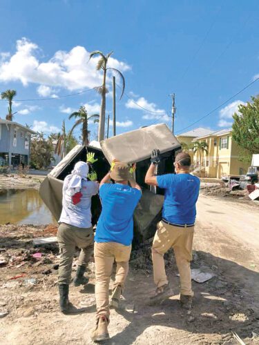 Restoration crews aid local recovery efforts post-storm | News, Sports, Jobs - SANIBEL-CAPTIVA - Vimarsana News