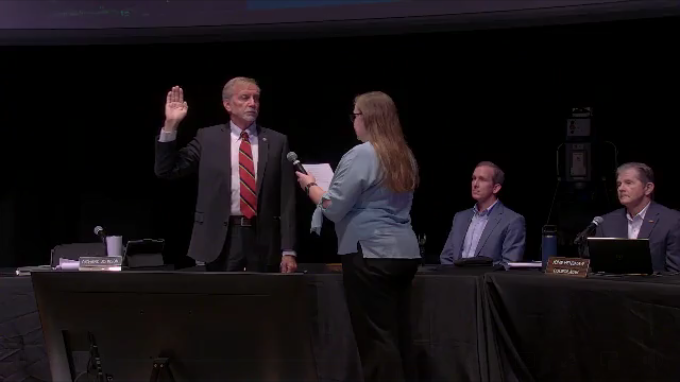 Two sworn in on city council, leaders picked | News, Sports, Jobs - SANIBEL-CAPTIVA - Island Reporter, Islander and Current - Vimarsana News