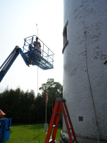 Seul Choix Pointe Lighthouse gets fresh coat | News, Sports, Jobs - Vimarsana News