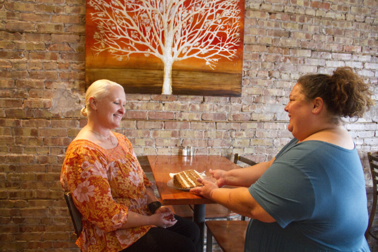 Business Profile: AppleWood Eatery brings a piece of New York to Escanaba | News, Sports, Jobs - Vimarsana News