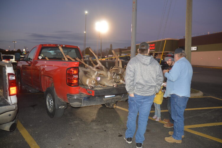 Big bucks at Deer Poll | News, Sports, Jobs - Vimarsana News
