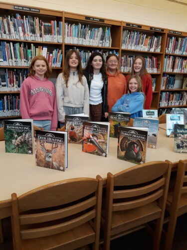 Library gets donation from U.P. Whitetails | News, Sports, Jobs - Vimarsana News