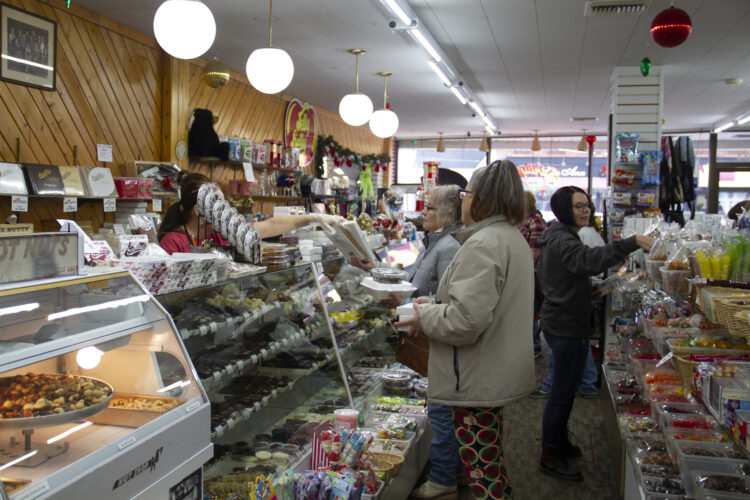 Local merchants enjoying busy holiday season | News, Sports, Jobs - Vimarsana News