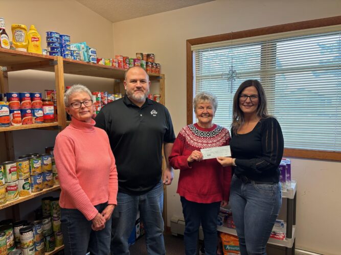 Elks make donation to Calvary food pantry | News, Sports, Jobs - Vimarsana News