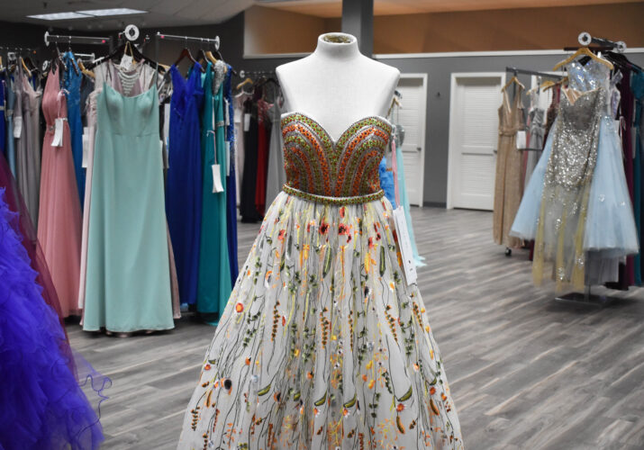 Pop-up dress shop returns | News, Sports, Jobs - Vimarsana News