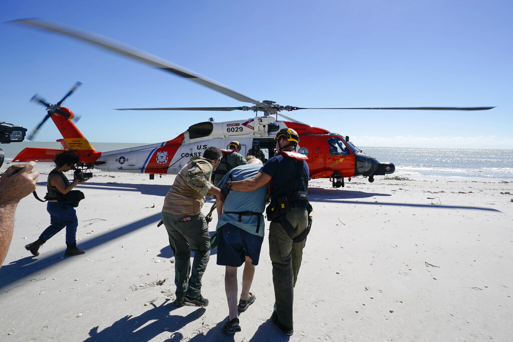 PHOTO GALLERY: By boat and jet ski, volunteers assist in Ian rescue efforts | News, Sports, Jobs - FORT MYERS - Vimarsana News