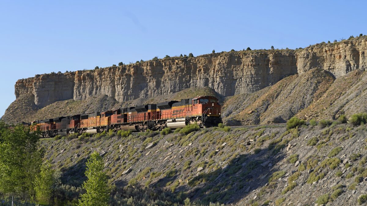 Utah's multibillion dollar oil train proposal chugs along amid environment and derailment concerns | News, Sports, Jobs - Vimarsana News
