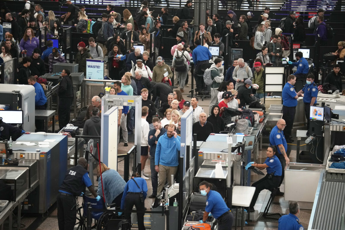 Record crowds are expected to take to the air and roads for Thanksgiving | News, Sports, Jobs - Vimarsana News