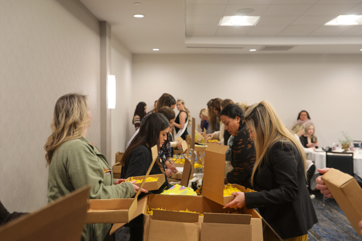 American Fork service project prepares Hope Kits for child cancer patients | News, Sports, Jobs - Vimarsana News