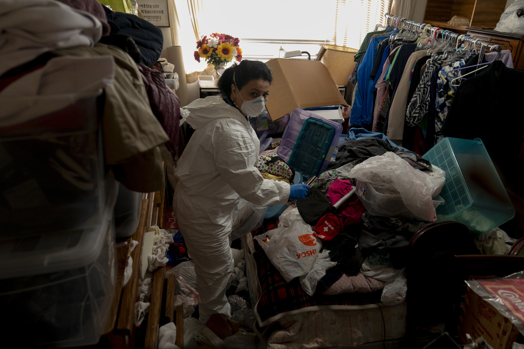 Los Angeles County has thousands of 'unclaimed dead.' These investigators retrace their lives | News, Sports, Jobs - Vimarsana News
