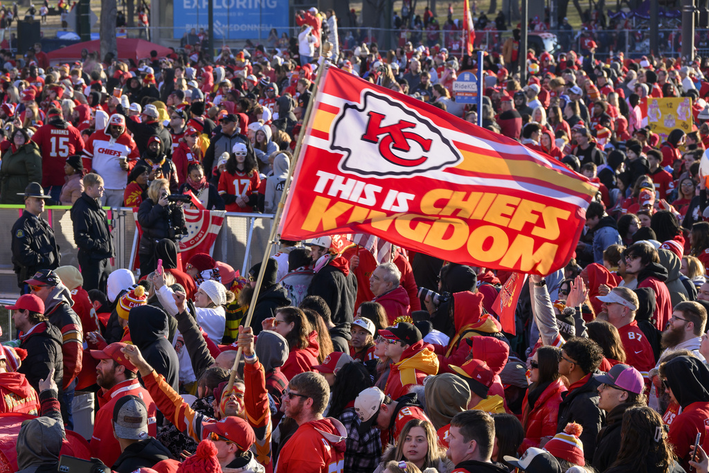 8 to 10 people injured after shooting near Chiefs parade, official says | News, Sports, Jobs - Vimarsana News