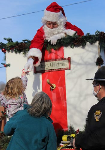 Santa pays a visit to Buckeye schools | News, Sports, Jobs - Vimarsana News